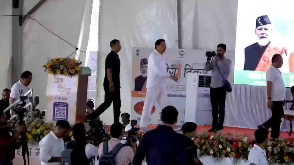 LIVE: बनबसा, चम्पावत में 12वें अन्तर्राष्ट्रीय योग दिवस के अवसर पर आयोजित कार्यक्रम में मुख्यमंत्री Pushkar Singh Dhami
#InternationalDayOfYoga2026
