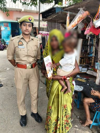 मिशन शक्ति अभियान 5.0 के अन्तर्गत थाना ईसानगर की महिला शक्ति टीम द्वारा जागरूकता अभियान चलाकर महिलाओं को जागरूक कर विभिन्न हेल्पलाइन नम्बरों से अवगत कराया गया।#MissionShakti5 #MissionShaktiUPP #UPPolice
@Igrangelucknow
@wpl1090
#नारी_सुरक्षा_सम्मान_स्वावलंबन https://t.co/lSBGz3w9rX