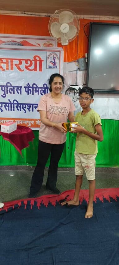 #SP_KD @shraddha_pn के निर्देशन में #WorldYogaDay एवं #WorldMusicDay पर वामा सारथी द्वारा आयोजित कार्यक्रम में बच्चों व पुलिस परिवार की महिलाओं ने सहभागिता की। एक माह के समर कैम्प का समापन कर बच्चों को उपहार वितरित कर प्रोत्साहित किया गया।
#VamaSarathi
#InternationalYogaDay2026 https://t.co/GbBqrqHELq