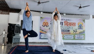 ▪️वामा सारथी उत्तर प्रदेश पुलिस फैमिली वेलफेयर एसोसिएशन के तत्वावधान में रिजर्व पुलिस लाइन मुजफ्फरनगर में 15 से 21 जून 2026 तक आयोजित योग सप्ताह का आज 12वें अंतर्राष्ट्रीय योग दिवस पर सफल समापन हुआ।
▪️वामा सारथी अध्यक्ष डॉ. नीलम राय एवं नोडल अधिकारी श्रीमती इंदु सिद्धार्थ की उपस्थिति में पुलिस परिवार, महिलाओं, बच्चों व पुलिसकर्मियों ने "Yoga for Healthy Ageing" थीम पर योगाभ्यास किया।
▪️8 वर्षीय आराध्या ने आकर्षक आर्टिस्टिक योगा प्रदर्शन प्रस्तुत किया।
#UPPolice