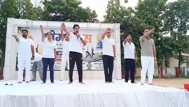 🧘♂️ "12वें अन्तर्राष्ट्रीय योग दिवस" के अवसर पर SSP श्री संजय कुमार वर्मा के नेतृत्व में मुजफ्फरनगर पुलिस ने उत्साहपूर्वक सामूहिक योगाभ्यास किया। माननीय प्रधानमंत्री जी के लाइव योग प्रसारण का अवलोकन करते हुए स्वस्थ एवं निरोगी जीवन का संकल्प लिया गया। साथ ही 14 जून से चल रहे योग सप्ताह का सफल समापन हुआ।
#InternationalYogaDay
#YogaDay2026
#UPPolice
@Uppolice
@dgpup
@adgzonemeerut
@digsaharanpur