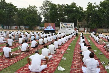 12वें अन्तर्राष्ट्रीय योग दिवस पर वरिष्ठ पुलिस अधीक्षक श्री संजय कुमार वर्मा के नेतृत्व में मुजफ्फरनगर पुलिस ने उत्साहपूर्वक सहभागिता करते हुए किया सामूहिक योगाभ्यास, योग सप्ताह का हुआ समापन ।
#UPPolice https://t.co/EJUuYGkxkX