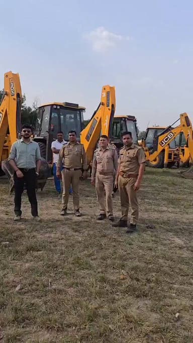 #ग्रेटर_नोएडा में अवैध खनन पर बड़ा एक्शन!
दनकौर क्षेत्र में प्रशासन और खनन विभाग की छापेमारी
यमुना प्राधिकरण की सरकारी जमीन पर चल रहा था अवैध मिट्टी खनन
5 जेसीबी मशीनें जब्त, चालक मौके से फरार
खनन माफियाओं ने सरकारी जमीन को पहुंचाया करोड़ों का नुकसान
डीएम मेधा रूपम के निर्देश https://t.co/2Xjj30jf0S