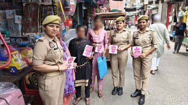 #SPSambhal @Krishan_IPS के निर्देशन में मिशन शक्ति टीम थाना सम्भल द्वारा थाना क्षेत्रांतर्गत बालिकाओं/महिलाओं को #MissionShakti5 अभियान के अंतर्गत नारी सुरक्षा सशक्तिकरण व #CyberAwareness हेतु जागरूक किया।
#नारी_सुरक्षा_सम्मान_स्वावलंबन https://t.co/fszt8BLZNf