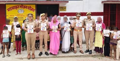 #SPSambhal @Krishan_IPS के निर्देशन में मिशन शक्ति टीम थाना कैलादेवी द्वारा ग्राम साकिन शोभापुर में बहू-बेटी सम्मेलन का आयोजन कर बालिकाओं/महिलाओं को #MissionShakti5 अभियान के अंतर्गत नारी सुरक्षा सशक्तिकरण व #CyberAwareness हेतु जागरूक किया। #नारी_सुरक्षा_सम्मान_स्वावलंबन https://t.co/ufgF5RnTqk