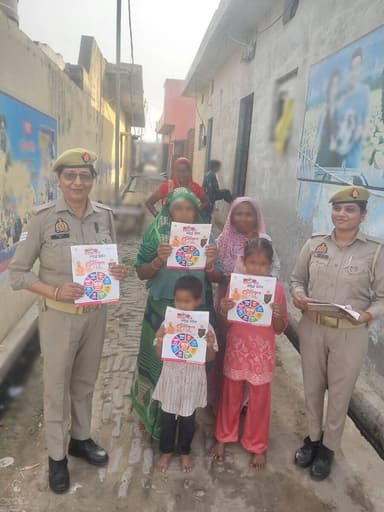 #SPSambhal @Krishan_IPS के निर्देशन में मिशन शक्ति टीम थाना बनियाठेर द्वारा थाना क्षेत्रांतर्गत ग्राम बनियाखेडा व रसूलपुर कैली में बालिकाओं/महिलाओं को #MissionShakti5 अभियान के अंतर्गत नारी सुरक्षा सशक्तिकरण व #CyberAwareness हेतु जागरूक किया। #नारी_सुरक्षा_सम्मान_स्वावलंबन https://t.co/VXF9i608pF