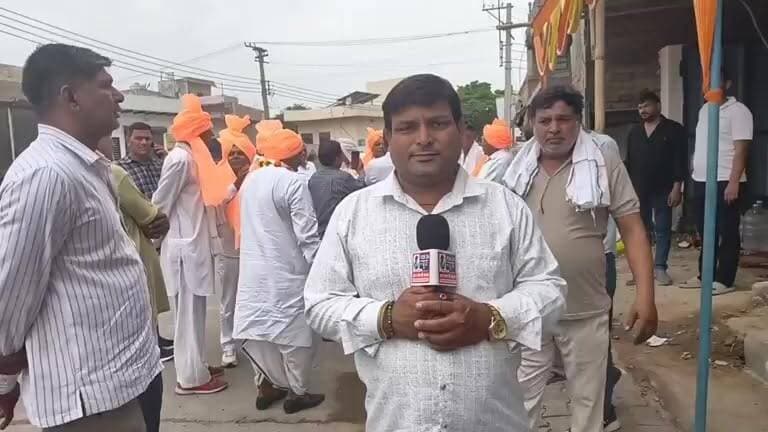 मोहना रोड़ मच्छगर गांव में शुद्ध देशी घी की घेवर का नया दुकान का हुआ। ओपनिंग देखें...
#fcn24news
#Ballabhgarh
#mohana
#gretarfaridabad Faridabad News
#ghewar