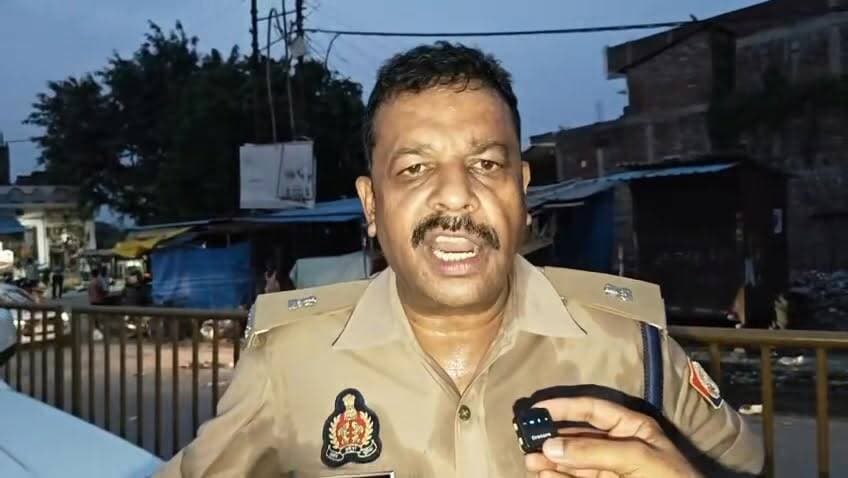 Ghosi: सड़क हादसे के बाद घोसी में तनाव, पथराव के बाद पुलिस ने संभाला मोर्चा, क्या कहा सुनिए..?
#maunews #घोसी #maupolice #MAU