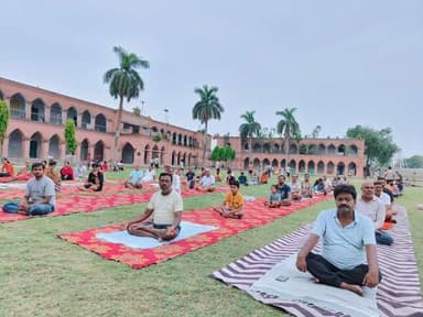 अंतर्राष्ट्रीय योग दिवस पर CH स्कुल #दलसिंहसराय में योग शिविर का आयोजन।
राष्ट्रीय स्वयंसेवक संघ और भाजपा द्वारा संयुक्त रूप से शिविर का आयोजन किया गया. जिसमें योग से संबंधित लाभो के बारे में लोगो को बताया गया.कार्यक्रम प्रभारी श्याम कुमार लाल, मुख्य वक्ता ललन चौधरी, हरिओम प्रसाद, राम विनोद प्रसाद, दीपक साह, शंभु प्रसाद साह, ज्योति प्रसाद,जितेंद्र साह, प्रीतम राजर्षि, संतोष बरनवाल, भाजपा नगर मंडल अध्यक्ष गीता साह, कपिलदेव चौधरी,ऋतिक कुमार राजा,अनिल सिंह, सान्याल सारंग सहित कई लोग मौजूद थे।