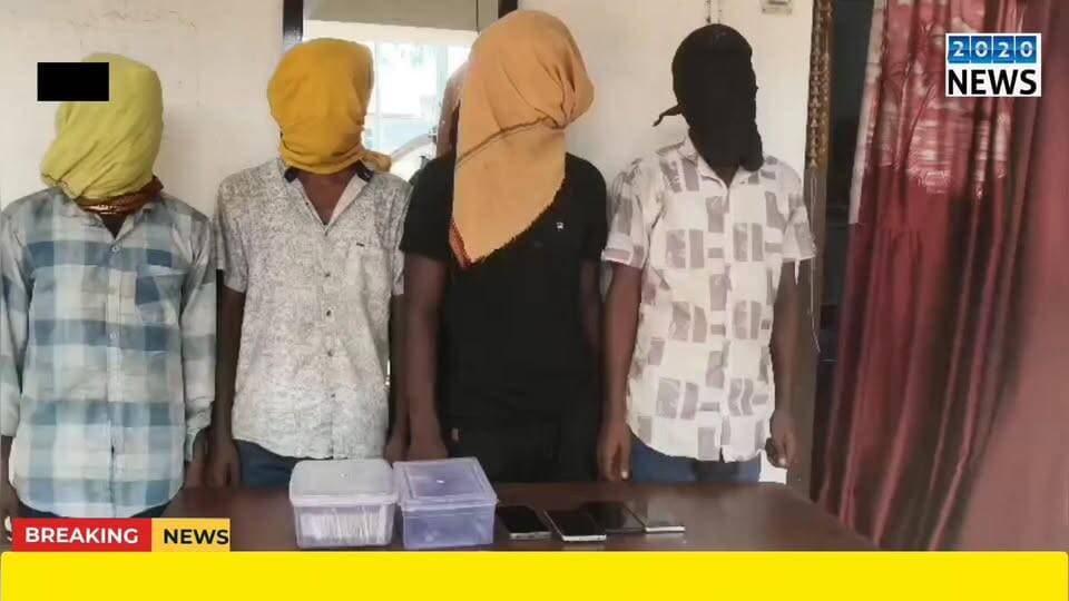 पटना जिले के मनेर स्थित जमुनीपुर, चर्च के पास पुलिस ने सूचना पर सारण छपरा का वांटेड आकाश समेत चार लोगों को किया गिरफ्तार, दो देसी कट्टा, 6 कारतूस, चार मोबाइल फोन व 4 लाख 60 हजार रुपए नकद जब्त, प्रेस कॉन्फ्रेंस कर डीएसपी -2- अमरेंद्र कुमार झा ने की पुष्टि, छापेमारी टीम में मनेर थाना के थाना अध्यक्ष रजनीश कुमार, एसआई अफसर अली, संजय कुमार चौधरी, एएसआई राम सुरेश प्रसाद सिंह समेत कई पुलिस कर्मी थे शामिल #police #patna #Maner #Red #Arrest #Wanted #Criminal #Saran #Chhapra