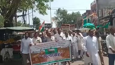 ## श्योपुर मध्यप्रदेश
शहर के गांधी पार्क पर कूनो संघर्ष समिति का प्रदर्शन, कूनो में एशियाई सिंहों को बसाने की फिर उठाई मांग, कूनो के विस्थापित परिवारों के साथ किया प्रदर्शन, कूनो में राष्ट्रपति के दौरे को लेकर सोपा ज्ञापन, बोले उनके सामने हमारे ज्ञापन को रखकर उठाए क्षेत्र के विकास की आवाज, कोतवाली थाने पर तहसीलदार को कूनो संघर्ष समिति के संयोजक अतुल चौहान के नेतृत्व में सोपा ज्ञापन। #श्योपुर #ChambalTV