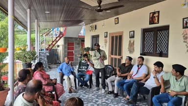चौबट्टाखाल विधानसभा के जयहरीखाल ब्लॉक के अंतर्गत मोली-पास्ता गाँव में स्थानीय ग्रामीणों को उत्तराखंड क्रांति दल को क्यों वोट करना है?समझाते हुये चौबट्टाखाल विधानसभा से उक्रांद के संभावित प्रत्याशी बलबंत गुसाईं जी..
#जयपहाड़जयपहाड़ी
#उक्रांदमिशन2027