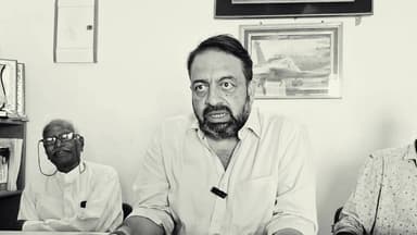 भीम में राजनीतिक घमासान... सवालों के कठघरे में भीम विधायक हरिसिंह, पूर्व MLA सुदर्शन के आरोपों को बताया झूठा #rajsamandnews
राजसमंद जिले की भीम विधानसभा में सियासी पारा चढ़ गया है। पूर्व विधायक सुदर्शन सिंह रावत ने मौजूदा विधायक हरिसिंह रावत पर तीखे आरोप लगाते हुए कहा कि वह पुत्र मोह में धृतराष्ट्र बन चुके हैं और उन्हें वसूली के अलावा कुछ दिखाई नहीं दे रहा। पूर्व विधायक ने कई मुद्दों को लेकर विधायक को सवालों के कठघरे में खड़ा किया। वहीं इन आरोपों पर विधायक हरिसिंह रावत ने पलटवार करते हुए सभी आरोपों को निराधार और झूठा बताया।
आरोप और जवाबी आरोपों के बीच भीम की राजनीति में नया सियासी संग्राम छिड़ गया है। अब इस बयानबाजी के बाद राजनीतिक माहौल और गरमाने के आसार हैं।
Rajsamand News
Sudarshan Singh Rawat
Hari Singh Rawat
Bhim MLA Hari Singh Rawat
Rajasthan Politics News
Rajsamand Latest News
Jaivardhan News