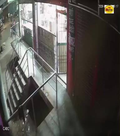 शराब दुकान में बदमाशों का तांडव, कट्टे की नोक पर गुंडागर्दी, देखते रहे लोग#crimenews