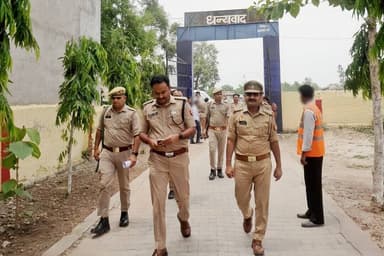 अपर पुलिस अधीक्षक रामपुर द्वारा राष्ट्रीय पात्रता सह प्रवेश परीक्षा (NEET) को सकुशल, निष्पक्ष एवं पारदर्शी ढंग से सम्पन्न कराने के उद्देश्य से परीक्षा केन्द्रो का भ्रमण कर परीक्षाकक्ष, परीक्षा केन्द्रों पर स्थापित सीसीटीवी कैमरों, प्रवेश द्वारों पर की जा रही सघन चेकिंग, सीसीटीवी कंट्रोल रूम, स्ट्रांग रूम एवं अन्य सुरक्षा प्रबंधों का भी जायजा लेकर सम्बन्धित को आवश्यक दिशा निर्देश दिये गये । #UPPolice
#RampurPolice