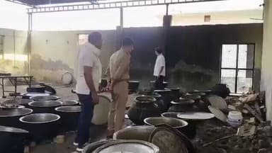 #शामली-थाना केराना अंतर्गत मुगल गार्डन फार्म हाउस में समुदाय विशेष की शादी समारोह में प्रतिबंधित मांस पकाने की सूचना पर पहुंची पुलिस ने सूचना सही पाए जाने पर दो लोगों को किया गिरफ्तार और फार्म हाउस को किया सील।गाय के अवशेषबरामद@Uppolice @PoliceShamli @dm_shamli @dgpup @CMOfficeUP https://t.co/iXnBr1Dzi4