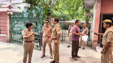 #Balrampurpolice
NEET परीक्षा 2026 के परीक्षा केन्द्रों का किया गया निरीक्षण, सुरक्षा एवं निष्पक्षता सुनिश्चित करने हेतु संबन्धित को दिए गए आवश्यक दिशा-निर्देश https://t.co/AGd5dFRbPR