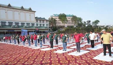 CM Sukhu ने गृह जिला हमीरपुर में राज्य स्तरीय 12वें अंतरराष्ट्रीय योग दिवस के अवसर पर योगाभ्यास किया।