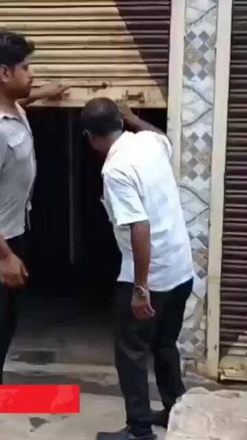 অবৈধ মদের ঠেকে বিজেপির হানা, মদ কারবারীদের কান ধরিয়ে সতর্ক