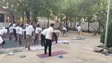 कौंधियारा थाने में मनाया विश्व योग दिवस, थानाप्रभारी ने दिया "करो योग, रहो निरोग" का संदेश..!
#yogalife #YogDiwas