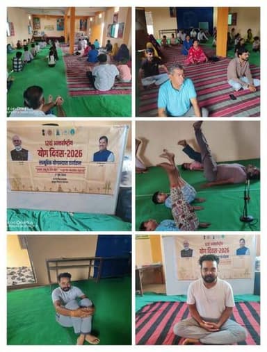 मुख्य चिकित्सा एवं स्वास्थ्य अधिकारी डॉक्टर किरण वाढीव ने बताया कि 12 वे अंतर्राष्ट्रीय योग दिवस 21 जून के अवसर पर रतलाम जिले के विभिन्न आयुष्मान आरोग्य मंदिरों पर आमजन को योगाभ्यास कराया गया , राष्ट्रीय गैर संचारी रोग नियंत्रण कार्यक्रम के अंतर्गत ब्लड प्रेशर एवं शुगर की जांच की गई तथा आवश्यक स्वास्थ्य एवं चिकित्सा सेवाएं प्रदान की गई।
#JanSampark #ratlam