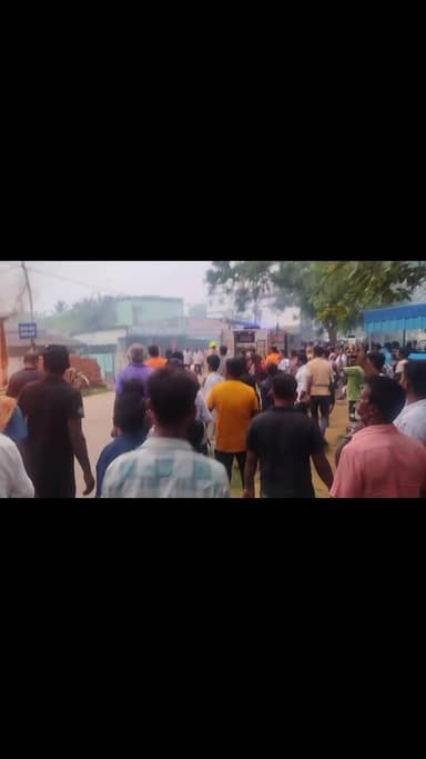 କାକଟପୁର ନିକଟ କୁଣ୍ଢେଇ ଵଜାରରେ ଏକ ଫର୍ଣିଚର୍ ଦୋକାନରେ ଭୟଙ୍କର ଅଗ୍ନିକାଣ୍ଡ। ନିଆଁକୁ ଆୟତ୍ତ କରୁଛି ଅଗ୍ନିଶମ ବାହିନୀ। କୋଣାର୍କ ଖବର।
#fireworks #FireAccident #କାକଟପୁର