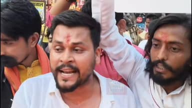 भरत भूषण तिवारी के कथित फर्जी एनकाउंटर मामले को लेकर
कैंडल मार्च में शामिल लोगों ने न्याय की मांग करते हुए प्रशासन से मामले की निष्पक्ष जांच कराने की अपील की।
