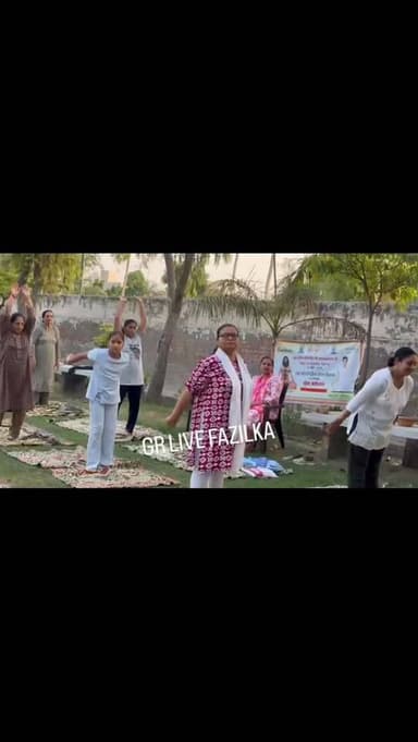 फाजिलका में विश्व योग दिवस पर योग शिविर आयोजित किया सर्व धर्म योग साधना केंद्र में पहुंची मेडम पूजा लुथरा सचदेवा
