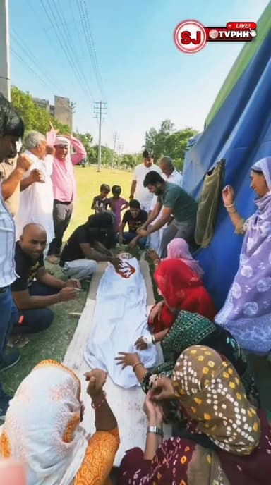 हरियाणा के मुख्यमंत्री की प्रतीकात्मक शव यात्रा निकालकर युवाओं ने जताया विरोध
धरना स्थल पर सरकार के खिलाफ लगाए जोरदार नारे
HPSC भर्ती को लेकर अभ्यर्थियों में भारी नाराजगी
मांगें पूरी न होने तक आंदोलन जारी रखने का ऐलान
न्याय और नौकरी की मांग को लेकर सड़कों पर उतरे युवा
#HPSC #HaryanaNews #YouthProtest #Panchkula #JobAspirants #HaryanaCM #StudentProtest #RecruitmentNews #BreakingNews #JusticeForYouth