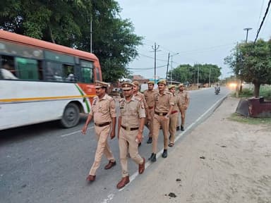 #SSP_BDN के निर्देशन में शान्ति व्यवस्था के दृष्टिगत जनपद में शान्ति/सुरक्षा एवं कानून व्यवस्था को सुदृढ़ बनाये रखने हेतु #थाना_फैजगंजबेहटा पुलिस द्वारा थाना क्षेत्र के मुख्य मार्गो व भीड़भाड़ वाले स्थानो पर #footpatrolling एवं संदिग्ध वाहन/व्यक्तियों की चेकिंग की गई। https://t.co/Ygt1GeMHsZ