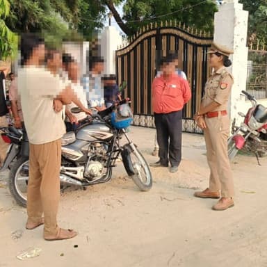 पुलिस अधीक्षक कुशीनगर के निर्देशन में कम्युनिटी पुलिसिंग यूनिट पर्यटन थाना, थाना को0 पडरौना और थाना जटहां बाजार द्वारा वृद्धजनों एवं आमजन के बीच पहुंचकर सुनी गई समस्याएं, सरकारी योजनाओं की दी गई जानकारी #UPPolice https://t.co/3yoNpu06sD
