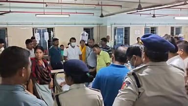 ময়নাগুড়ি দুর্ঘটনায় আহতদের সাথে দেখা করে কথা বললেন রাজ্যের পরিবহন দপ্তরের প্রতিমন্ত্রী আনন্দময় বর্মন