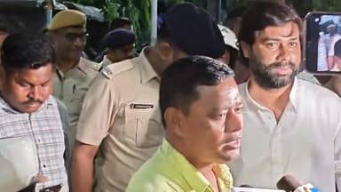 জলপাইগুড়ি মেডিকেল কলেজে আহতদের দেখতে আসেন পরিবহন দপ্তরের প্রতিমন্ত্রী আনন্দময় বর্মন