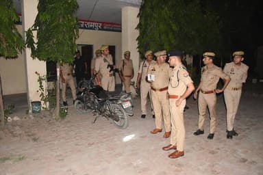 #एसपी_रामपुर द्वारा थाना भोट के अन्तर्गत चौकी मनकरा का औचक निरीक्षण किया गया। निरीक्षण के दौरान चौकी कार्यालय पर बने अभिलेखो, उनमे अंकित की जाने वाली प्रवष्टियों एवं साफ सफाई को चैक किया गया । साथ ही चौकी परिसर की साफ-सफाई एवं अन्य व्यवस्थाओ का बारीकी से अवलोकन कर संबंधित को आवश्यक दिशा-निर्देश दिए गए।
#UPPolice
#RampurPolice