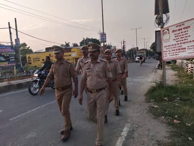 #एसपी_रामपुर के निर्देशन में थाना कैमरी #RampurPolice द्वारा अपराध नियन्त्रण, कानून/शान्ति व्यवस्था तथा जनमानस में सुरक्षा की भावना जागृत करने के दृष्टिगत थाना क्षेत्रान्तर्गत महत्वपूर्ण/भीड़-भाङ वाले स्थानो पर मय पुलिस बल पैदल गश्त की गयी।
#UPPolice
#FootPatrolling
#RampurPolice https://t.co/FGtdoJk8HI