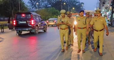 #एसपीˍरामपुर के निर्देशन में क्षेत्राधिकारी नगर द्वारा आगामी त्यौहार एवं अपराध नियन्त्रण, कानून/शान्ति व्यवस्था तथा जनमानस में सुरक्षा की भावना जागृत करने के दृष्टिगत थाना सिविल लाईन क्षेत्रान्तर्गत महत्वपूर्ण/भीड़-भाड वाले स्थानों पर मय पुलिस बल के पैदल गस्त की गयी।
#UPPolice
#FootPetrolling
#RampurPolice