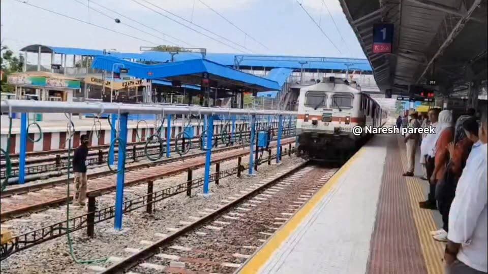 रेल मंत्री अश्वनी वैष्णव चूरू में..तारानगर क़ो नई रेल्वे लाईन से जोड़ने की मांग..
#4समाचार #fypシ゚viralシ #letestnewshindi #अश्वनी वैष्णव #रेलमंत्री #ट्रेन #चूरूजंक्शन