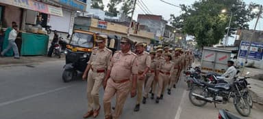 #SPKheri के निर्देशन में शांति व सुरक्षा-व्यवस्था बनाये रखने के उद्देश्य से व आमजन में पुलिस के प्रति विश्वास एवं सुरक्षा के भाव को सुदृढ़ करने हेतु थाना निघासन पुलिस द्वारा क्षेत्र में पैदल गश्त की गई #UpPolice #KheriPolice https://t.co/3fZV0CQfjD