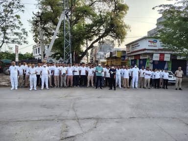 पुलिस अधीक्षक श्री विशनाराम विश्नोई के निर्देशन में सलूम्बर पुलिस द्वारा सरणी नदी स्वच्छता अभियान चलाते हुए सरणी नदी की सफाई का कार्य किया गया।
“स्वच्छ सरणी, सुंदर सलूम्बर”
प्रकृति संरक्षण एवं स्वच्छता के प्रति हमारी प्रतिबद्धता। 🌿♻️
#SalumberPolice #SwachhSarani #CleanRiver #MissionCleanliness