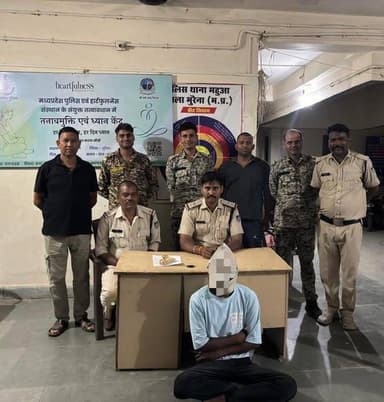 मुरैना महुआ थाना पुलिस ने एक आरोपी को गिरफ्तार कर, उसके कब्जे से 315 बोर का अवैध देसी कट्टा, व एक जिंदा राउंड किया बरामद।