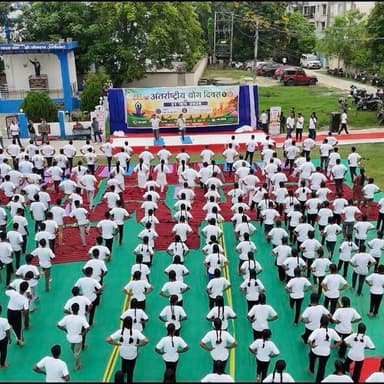 दिनांक 21 जून 2026 को 12वें अंतर्राष्ट्रीय योग दिवस के अवसर पर जिला पदाधिकारी श्री अंशुल कुमार (भा०प्र०से०) के दिशा निर्देश एवं मार्गदर्शन में पूर्णिया जिला मुख्यालय स्थित डॉ भीमराव अंबेडकर छात्रावास परिसर में जिला स्तरीय योग कार्यक्रम का आयोजन किया गया।