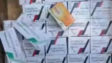 मंदसौर में सीबीएन की बड़ी कार्रवाई 🚨
पशुपतिनाथ मंदिर क्षेत्र से 4370 प्रतिबंधित टैबलेट जब्त, दो तस्कर गिरफ्तार। कार से ट्रामाडोल और क्लोनाजेपाम की खेप बरामद। एनडीपीएस एक्ट के तहत मामला दर्ज, नेटवर्क की जांच जारी।
#Mandsaur #CBN #DrugSmuggling #MPNews #BreakingNews YashasviDuniya