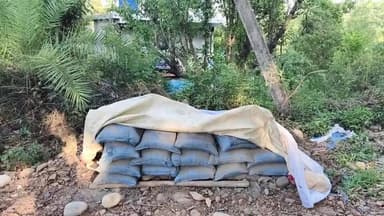 15 बोरी रखा सरकारी सीमेंट , उसमें से कुछ हुआ पत्थर , कौन ज़िम्मेदार। पंचायत रक्कड़ का मामला , लाइव रिपोर्ट आनंद सूद