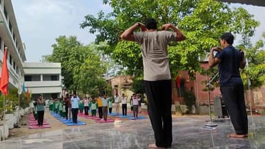 12वें अंतरराष्ट्रीय योग दिवस पर पांडू के कल्याण उच्च विद्यालय में हुआ योगाभ्यास, स्वस्थ जीवन का दिया संदेश......see more
