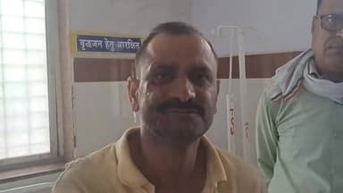 पति पत्नी सड़क हादसे में हुए घायल घायल अवस्था में उपचार के लिए भिंड जिला चिकित्सालय में भर्ती कराया गया बताया जा रहा है पति-पत्नी दोनों ही टीचर हैं स्कूल के लिए जा रहे थे तभी जंगली सूअर सामने आ जाने पति पत्नी घायल हो गए निवासी आर नगर के रहने वाले हैं पति धर्मेंद्र शर्मा पत्नी गिरजा पुरोहित निवासी आर नगर के रहने वाले हैं घटना शनिवार दिनांक 7:00 बजे सुबह की बताई जा रही है नयागांव में पदस्थ हैं #cmmohanyadav #bhind #BhindNews #vairalvideo #MadhyaPradesh #viralreelsfacebook