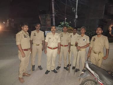 #रात्रि_गश्त_व_चेकिंग #SPBallia श्री ओमवीर सिंह के निर्देशन में जनपद में शांति,सुरक्षा एवं कानून व्यवस्था बनाए रखने के दृष्टिगत #Ps_बांसडीहरोड पुलिस द्वारा रात्रि में निरन्तर भ्रमणशील रहते हुए संदिग्ध व्यक्तियों/वाहनो की चेकिंग की जा रही है।
#बलिया #BalliaPolice
@dgpup https://t.co/pRhA90ymML
