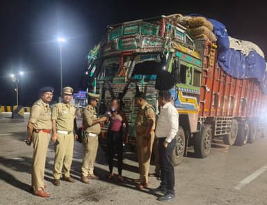 पुलिस अधीक्षक @shraddha_pn के निर्देशन में यातायात पुलिस व थाना पुलिस द्वारा परिवहन विभाग के साथ संयुक्त टीम बनाकर मोडिफाइड साइलेंसर, प्रेशर हॉर्न, हूटर, फाल्टी नम्बर प्लेट व शराब पीकर वाहन चलाने वाले चालकों के विरुद्ध की गयी सख्त कार्यवाही ।
@uptrafficpolice
@Uppolice https://t.co/SbP9caExjB