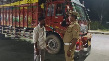 पुलिस अधीक्षक अमरोहा श्री लखन सिंह यादव के निर्देशन मे यातायात पुलिस द्वारा चलाए गए विशेष अभियान में शराब पीकर वाहन चलाने, ओवरस्पीडिंग,प्रेशर हॉर्न,फॉल्टी नंबर प्लेट एवं अन्य यातायात नियमों का उल्लंघन करने वाले वाहन चालकों के विरुद्ध कार्रवाई करते हुए 207 चालान किए गए।
@Uppolice https://t.co/tPNcAMVAEM