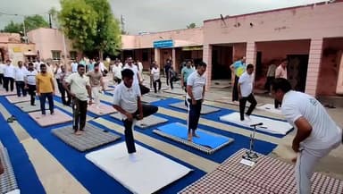 करें योग, रहे निरोग" के संकल्प के साथ न्यायालय और थाना परिसरों में हुआ योगाभ्यास #live #viral #yoga