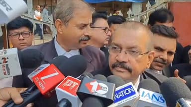 फैजल खान को कोर्ट से राहत बरकरार, 25 जून तक 'नो कोर्सिव एक्शन'
पुलिस ने सबमिट की केस डायरी, अगली सुनवाई 25 जून को
पटना: फैजल खान जमानत मामले में सुनवाई के बाद कोर्ट ने अंतरिम राहत को अगली तारीख तक बढ़ा दिया है। पुलिस द्वारा कोर्ट में केस डायरी सबमिट किए जाने के बाद अदालत ने फैजल खान को 25 जून तक इंटरिम प्रोटेक्शन दे दिया है।